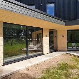 Vinyyliovet kylpyhuoneessa – moderni ja kestävä